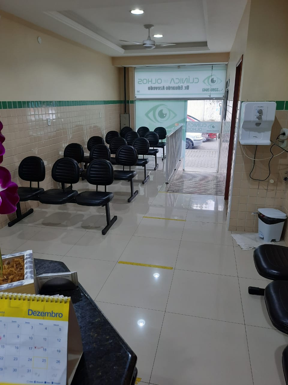 Sala de espera da clínica de olhos