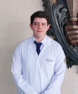 Dr. Leonardo de Azevedo, oftalmologista